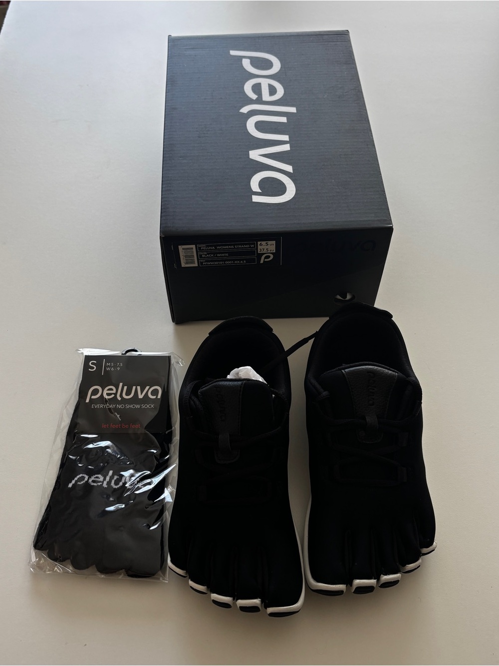 Women’s Peluva Black Five-Toe Athletic Shoes Sz 6.5/37.5 NWT